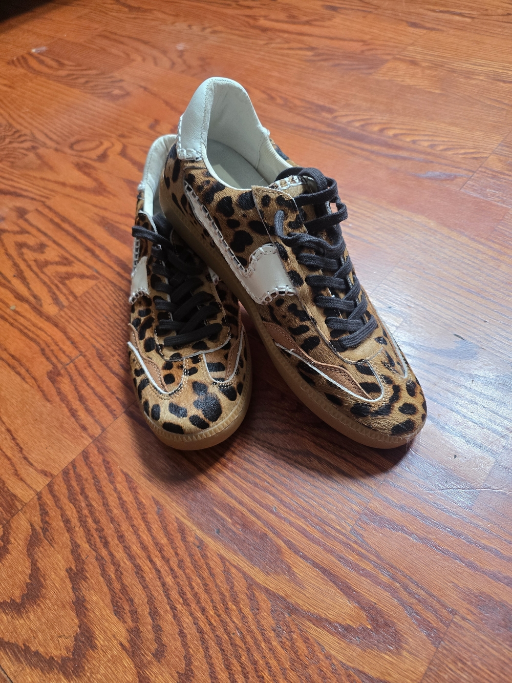Dolce Vita Notice Stitch Leopard Calf Hair Sneakers Women's Size 10 Gum Sole - Picture 4 of 9